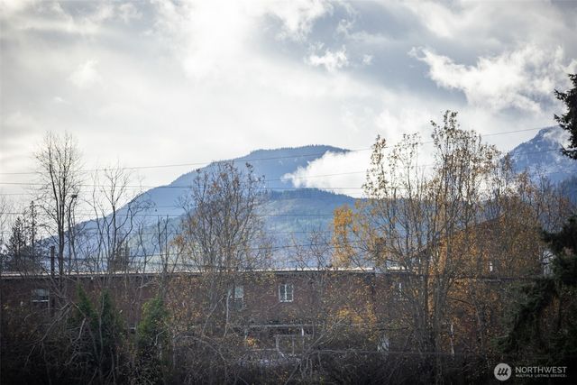 2910 E Myrtle Street, Port Angeles, WA 98362