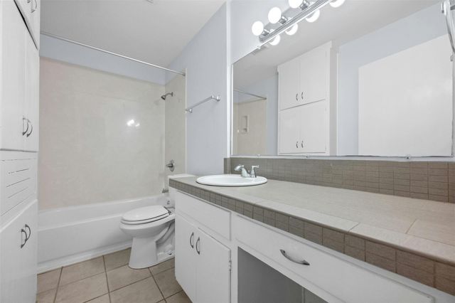3713 Menchaca RD A, Austin, TX 78704