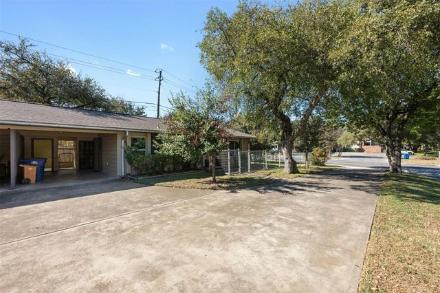 3713 Menchaca RD A, Austin, TX 78704
