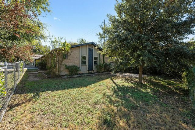 3713 Menchaca RD A, Austin, TX 78704