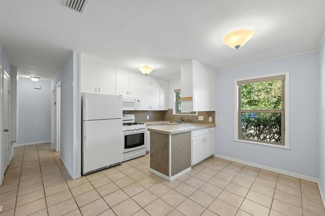 3713 Menchaca RD A, Austin, TX 78704