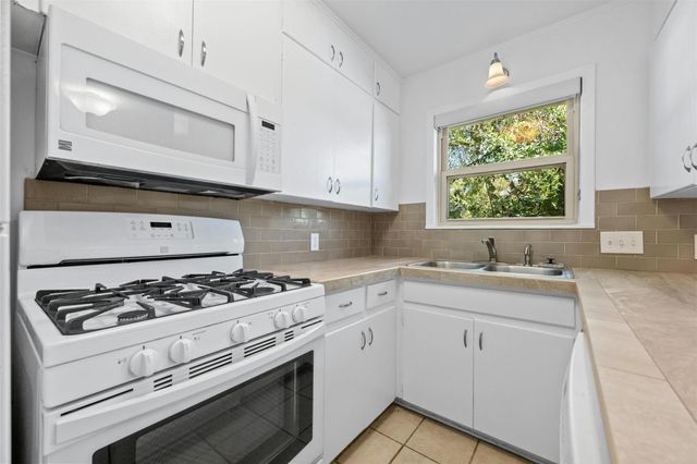 3713 Menchaca RD A, Austin, TX 78704