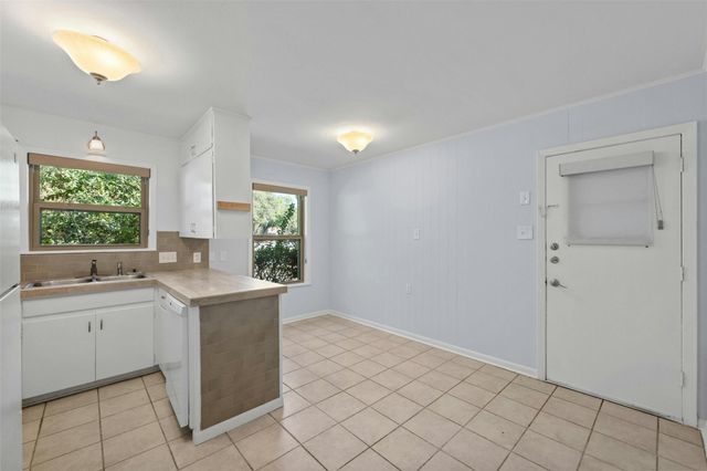 3713 Menchaca RD A, Austin, TX 78704