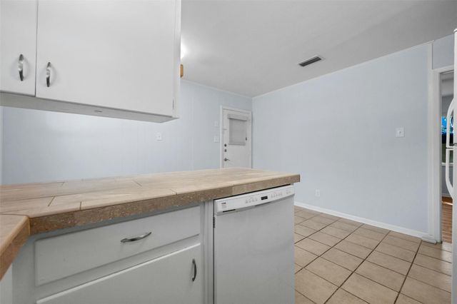 3713 Menchaca RD A, Austin, TX 78704