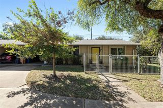 3713 Menchaca RD A, Austin, TX 78704