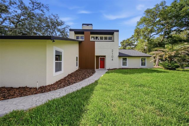 2104 DOEFIELD COURT, Valrico, FL 33596
