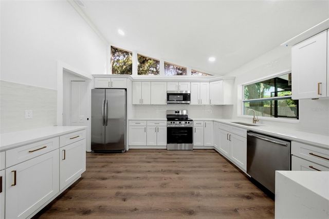 2104 DOEFIELD COURT, Valrico, FL 33596