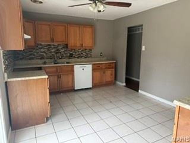 11632 Las Ladera Drive, Florissant, MO 63033