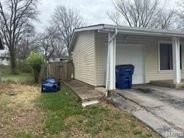 11632 Las Ladera Drive, Florissant, MO 63033