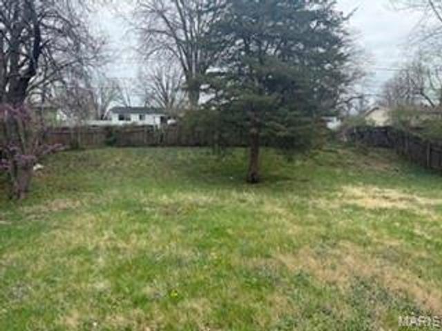 11632 Las Ladera Drive, Florissant, MO 63033