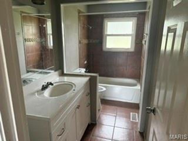 11632 Las Ladera Drive, Florissant, MO 63033