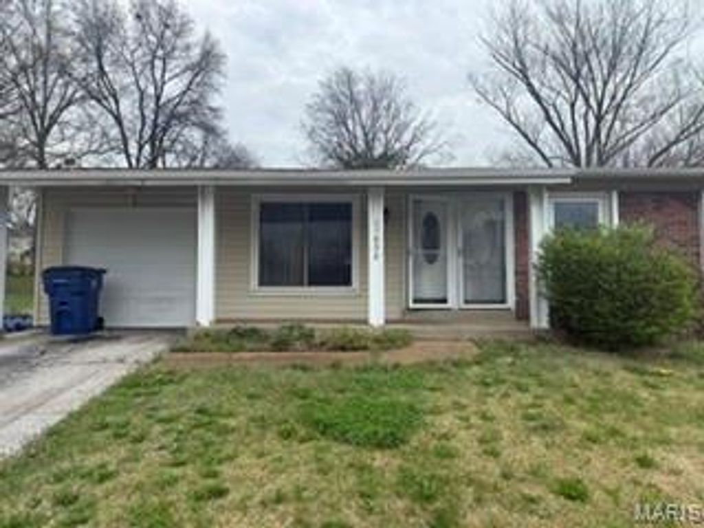 11632 Las Ladera Drive, Florissant, MO 63033
