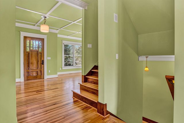 6060 Roycroft DR, Roanoke, VA 24018