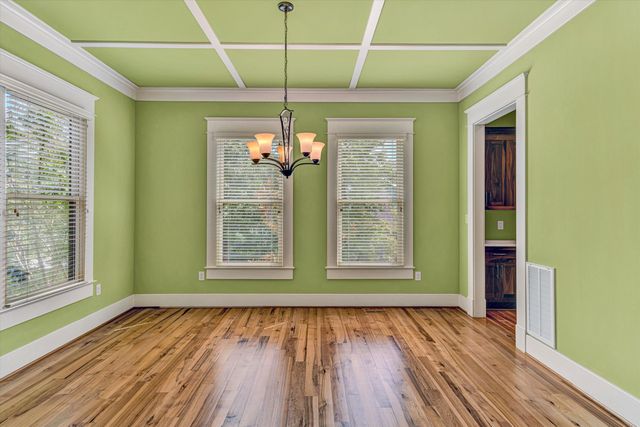 6060 Roycroft DR, Roanoke, VA 24018