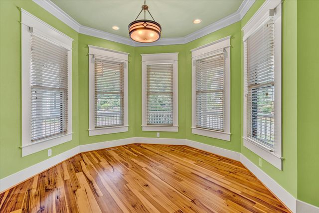 6060 Roycroft DR, Roanoke, VA 24018