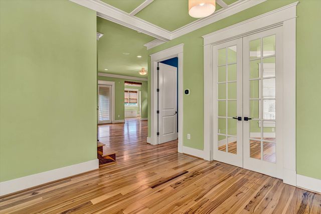 6060 Roycroft DR, Roanoke, VA 24018