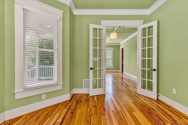 6060 Roycroft DR, Roanoke, VA 24018