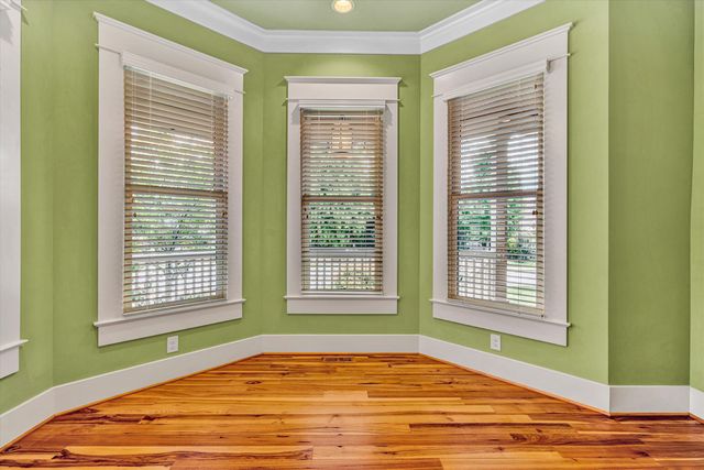 6060 Roycroft DR, Roanoke, VA 24018