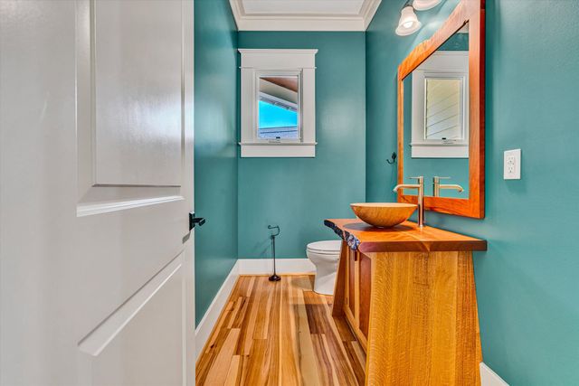 6060 Roycroft DR, Roanoke, VA 24018