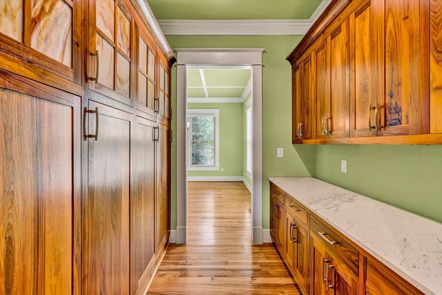 6060 Roycroft DR, Roanoke, VA 24018