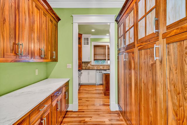 6060 Roycroft DR, Roanoke, VA 24018