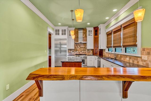 6060 Roycroft DR, Roanoke, VA 24018