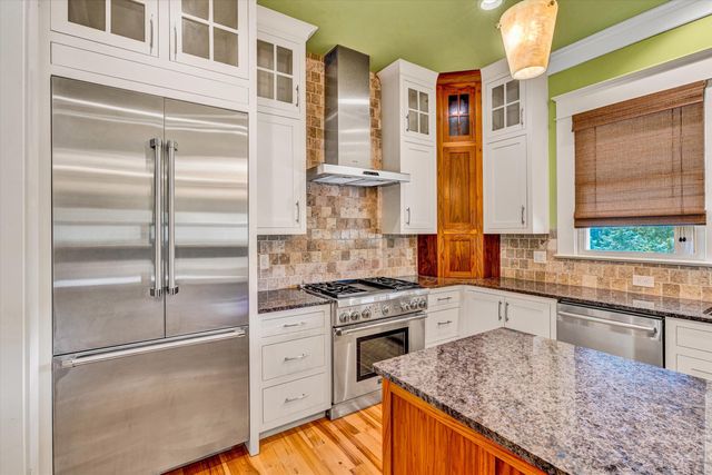 6060 Roycroft DR, Roanoke, VA 24018