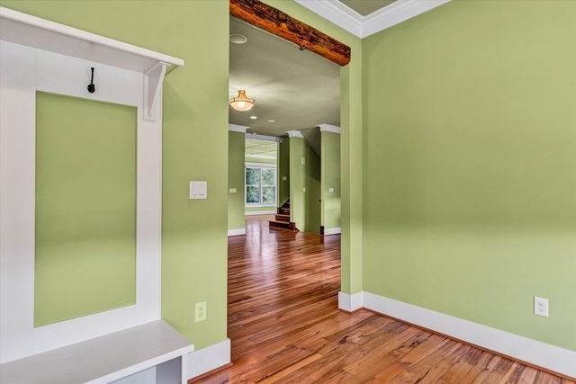 6060 Roycroft DR, Roanoke, VA 24018