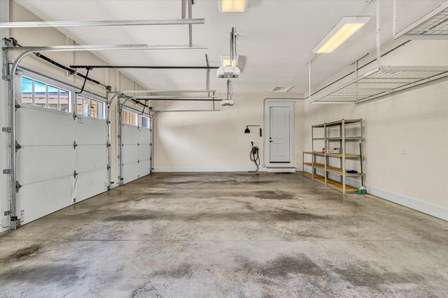 6060 Roycroft DR, Roanoke, VA 24018