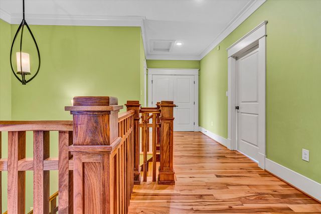 6060 Roycroft DR, Roanoke, VA 24018