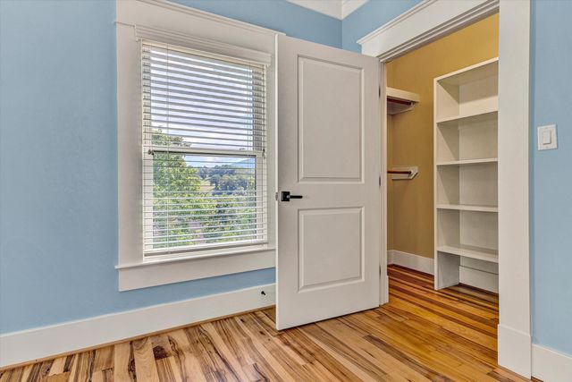 6060 Roycroft DR, Roanoke, VA 24018