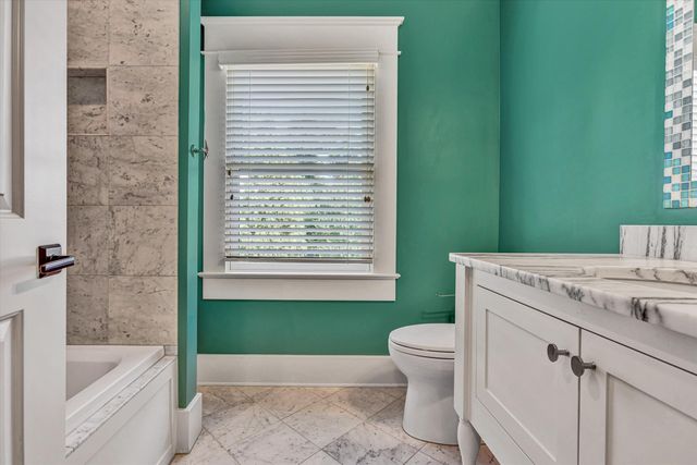 6060 Roycroft DR, Roanoke, VA 24018