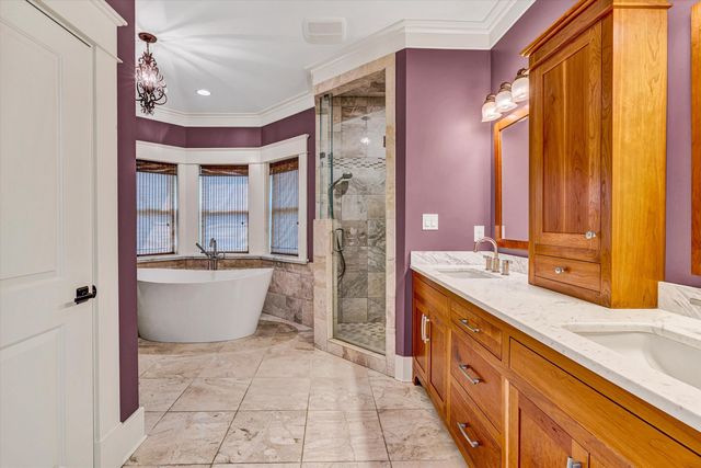 6060 Roycroft DR, Roanoke, VA 24018