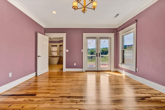 6060 Roycroft DR, Roanoke, VA 24018