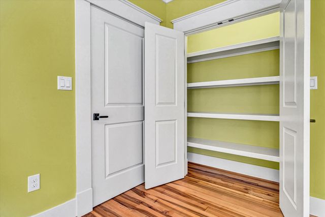 6060 Roycroft DR, Roanoke, VA 24018