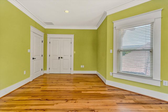 6060 Roycroft DR, Roanoke, VA 24018