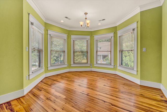 6060 Roycroft DR, Roanoke, VA 24018