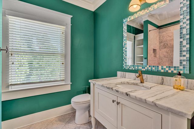 6060 Roycroft DR, Roanoke, VA 24018