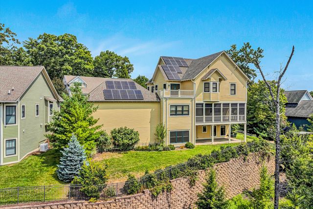 6060 Roycroft DR, Roanoke, VA 24018