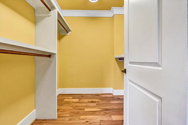 6060 Roycroft DR, Roanoke, VA 24018