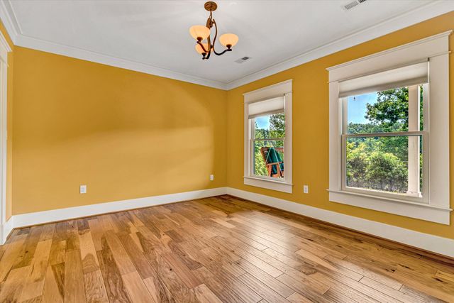 6060 Roycroft DR, Roanoke, VA 24018