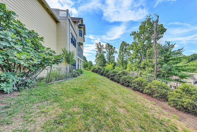 6060 Roycroft DR, Roanoke, VA 24018