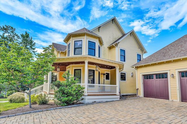 6060 Roycroft DR, Roanoke, VA 24018