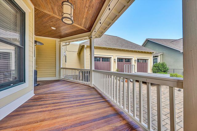 6060 Roycroft DR, Roanoke, VA 24018