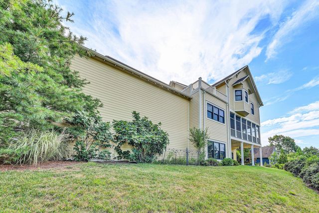 6060 Roycroft DR, Roanoke, VA 24018