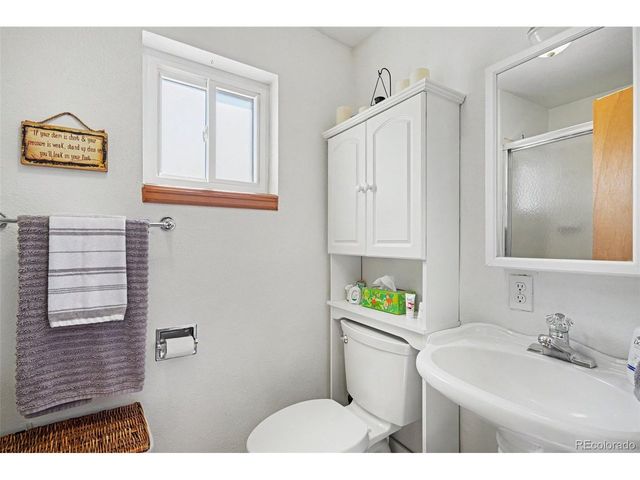 1014 Nepal St, Aurora, CO 80018