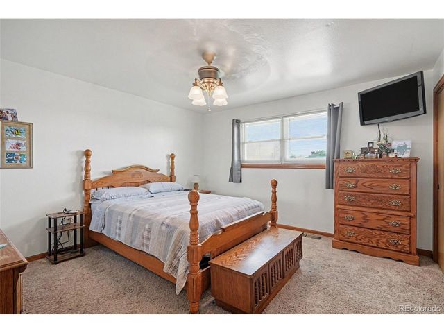 1014 Nepal St, Aurora, CO 80018