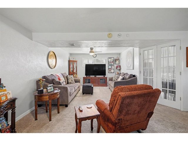 1014 Nepal St, Aurora, CO 80018