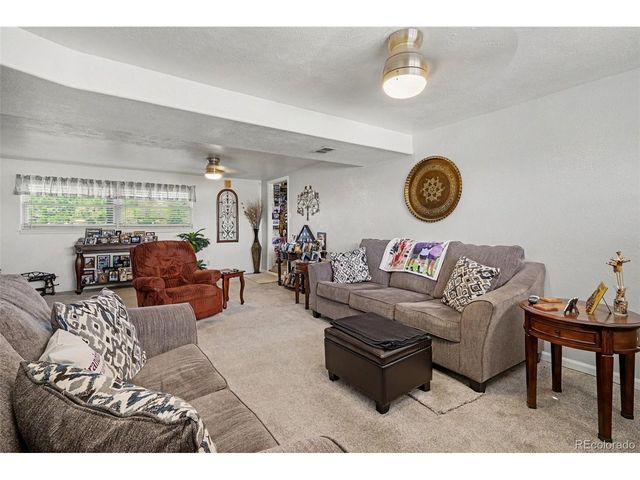 1014 Nepal St, Aurora, CO 80018
