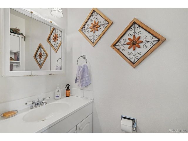 1014 Nepal St, Aurora, CO 80018